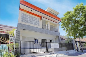 Front of property - Hotel O Ruby Homestay Syariah (Surabaya)