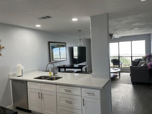 Interior - Captains Cove Seaside Relax on 7600 Seawall blvd (Galveston)