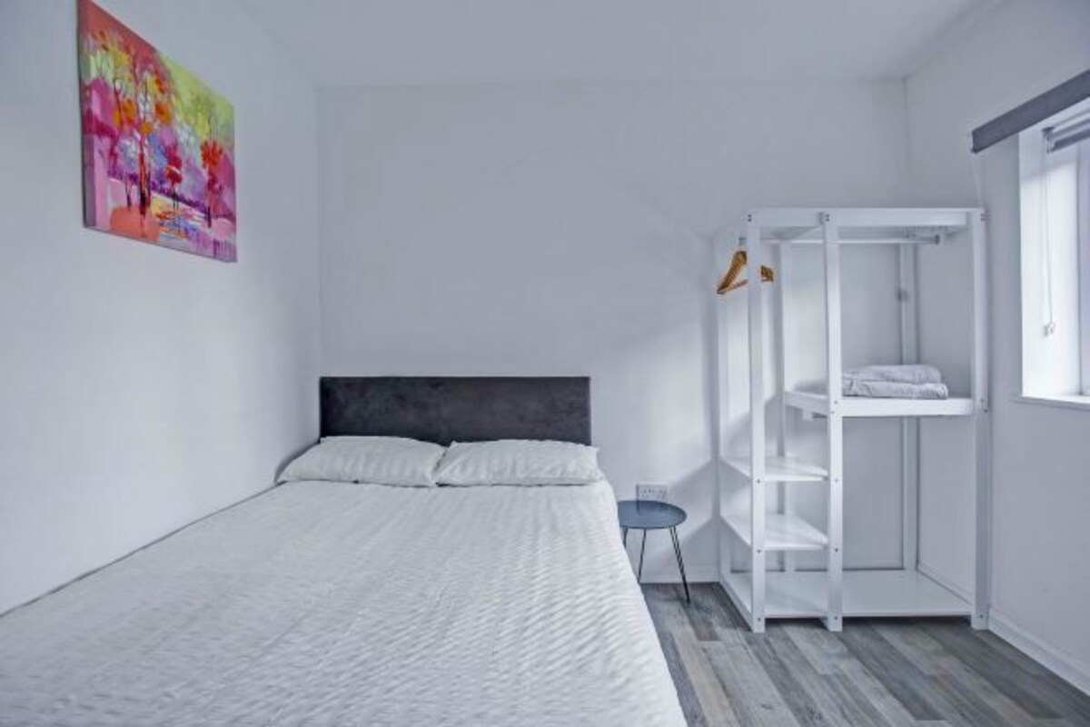 Desk, iron/ironing board, bed sheets