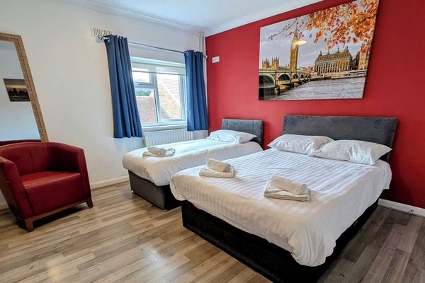 Standard Triple Room | Desk, iron/ironing board, bed sheets