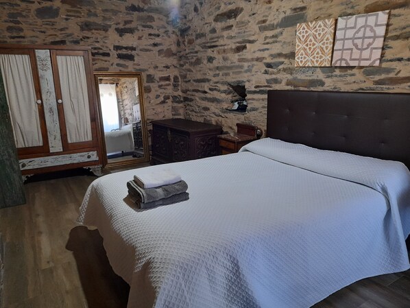 3 bedrooms, bed sheets