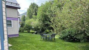 Outdoor dining - Bachman Village #9 - Private backyard and steps to skiing!, Family-friendly home with backyard - gre... (Telluride)