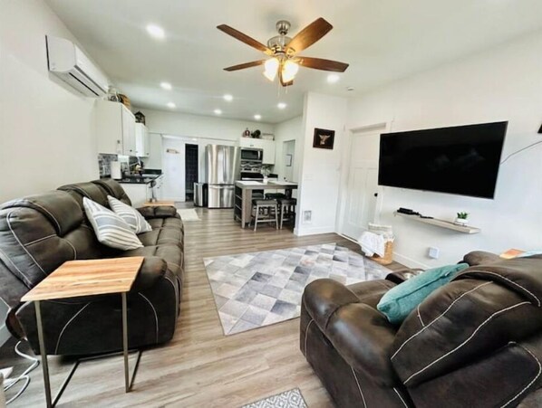 Living area - Modern Central Blackfoot Living (Blackfoot)