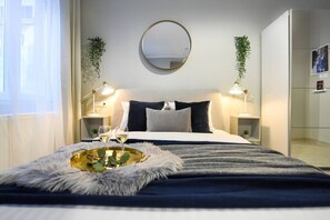 1 bedroom, iron/ironing board, WiFi, bed sheets - Urban Adventure for Two
 (București)