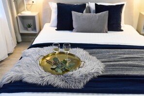 1 bedroom, iron/ironing board, WiFi, bed sheets - Urban Adventure for Two
 (București)