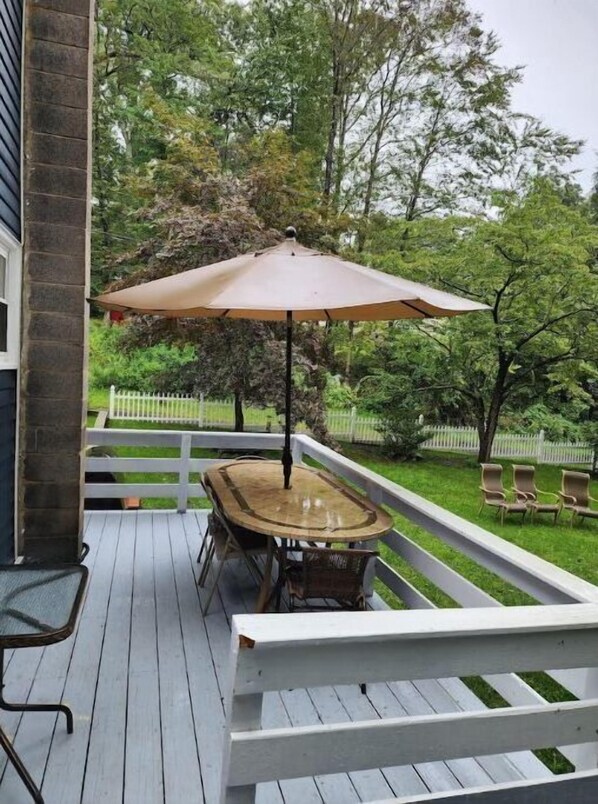 Outdoor dining