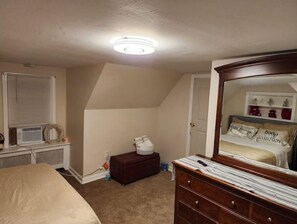 2 bedrooms, desk, iron/ironing board, free WiFi