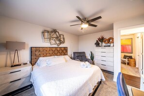 3 bedrooms, in-room safe, desk, iron/ironing board