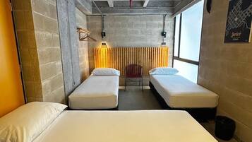 Quarto triplo | Cortinas blackout, Wi-Fi de cortesia, roupa de cama