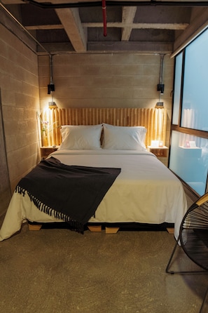 Quarto casal luxo | Cortinas blackout, Wi-Fi de cortesia, roupa de cama