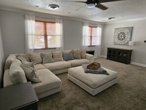 Smart TV, fireplace, stereo