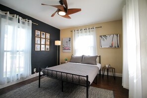 3 habitaciones, escritorio, tabla de planchar con plancha y wifi 