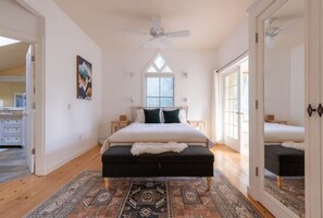 3 bedrooms, desk, iron/ironing board, travel crib