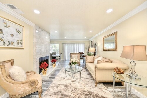 Stylish & Modern Sacramento Getaway Near Downtown!