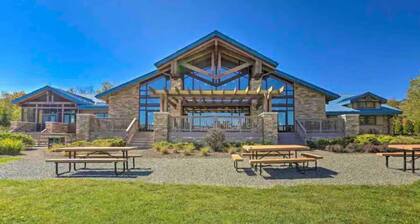 The Sunrise Retreat at Arrowhead Lake - your private lakefront oasis