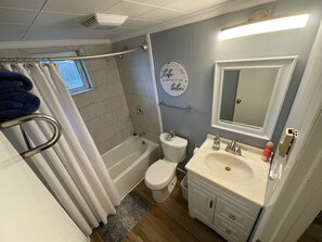 تجهيزات دش، مجففات شعر، مناشف، صابون