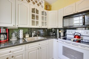 Fridge, microwave, oven, stovetop - 4 Mi to Beach: Hollywood Home w/ Patios! (Hollywood)