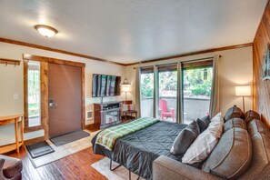 2 bedrooms, travel cot, Internet, bed sheets - Steamboat Springs Condo Near Ski Resort & Village! (Steamboat Springs)
