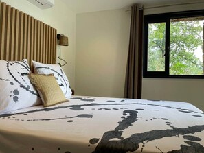 3 habitaciones, tabla de planchar con plancha y cuna de viaje 