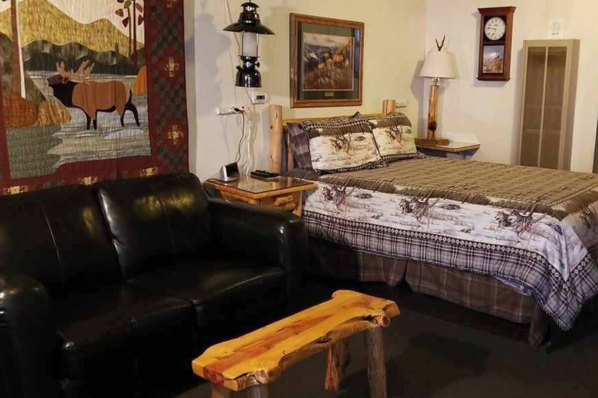 Deluxe Single Room | WiFi (free), bed sheets