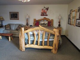 Deluxe Single Room | Free WiFi, bed sheets