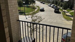 Property grounds - Cozy and stylish 4Bedroom 4.5bath Townhome (Lewisville)