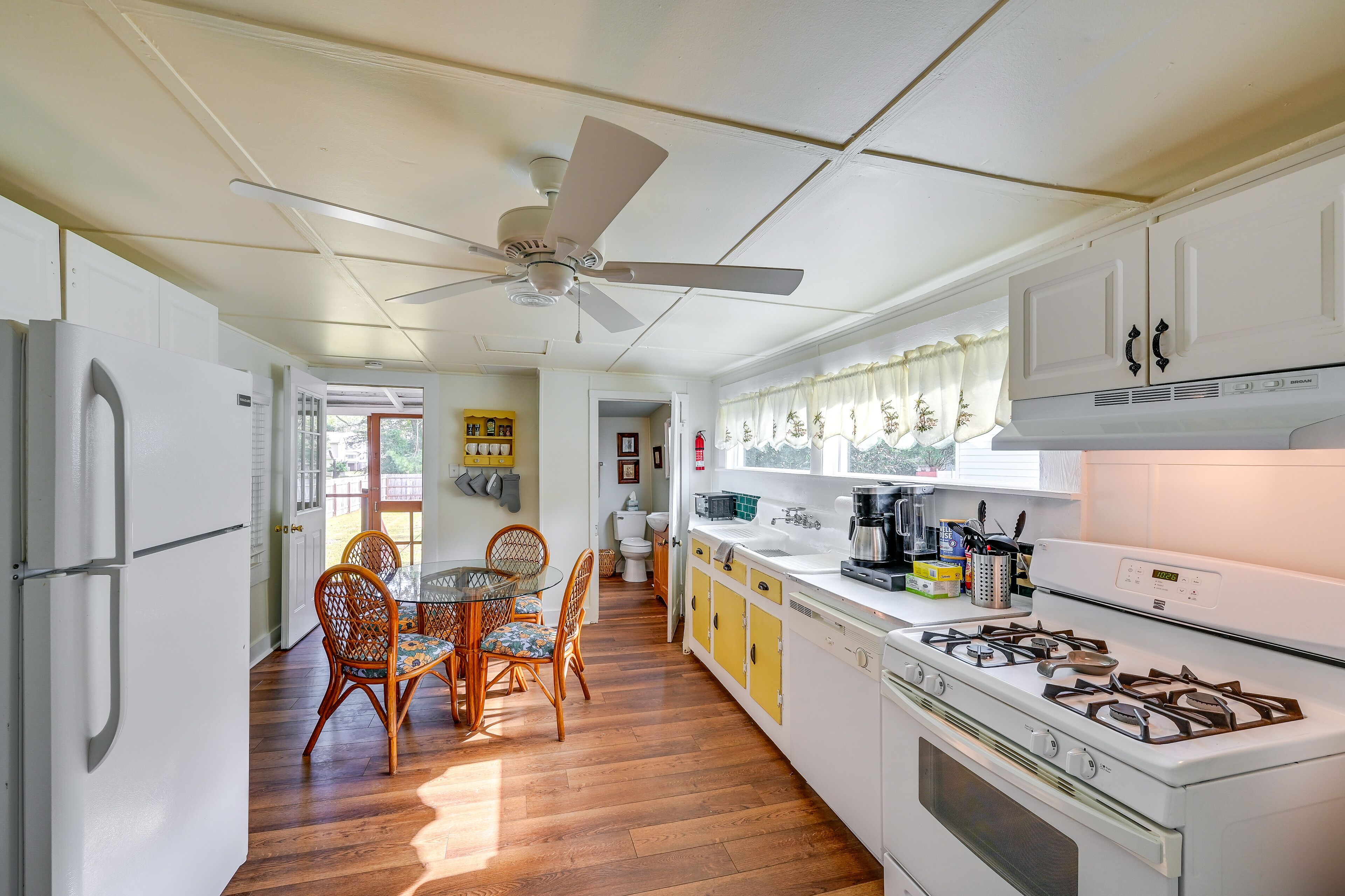 Rustic River Bungalow Steps to Downtown Belhaven, Belhaven, NC