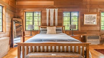 2 bedrooms, iron/ironing board, travel crib, free WiFi