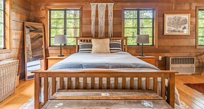 Swiss Chalet Family Retreat w/ lake access