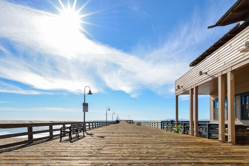 Modern Victorian Home Walking Distance To Ventura Pier and Downtown Restaurants