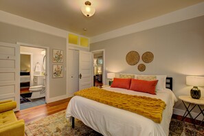 2 habitaciones, escritorio, tabla de planchar con plancha y wifi gratis