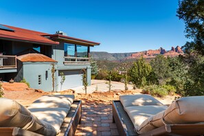 Property grounds - Luxury Uptown Sedona home w UNBLOCKABLE views (Sedona)