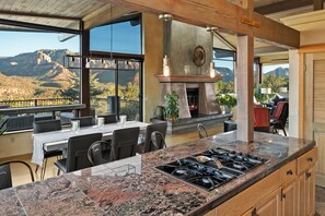 Dining - Luxury Uptown Sedona home w UNBLOCKABLE views (Sedona)