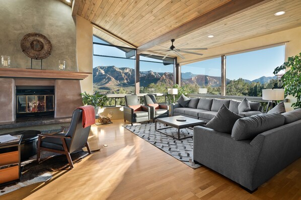 Smart TV, fireplace - Luxury Uptown Sedona home w UNBLOCKABLE views (Sedona)