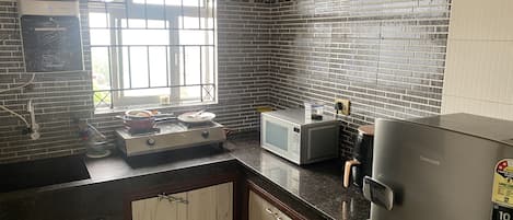Microwave, oven, stovetop, dining tables