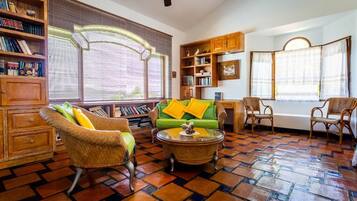 5 bedrooms, free WiFi