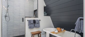 Newly renovated Barnhouse on 13 acres brings you a modern feel to your retreat.