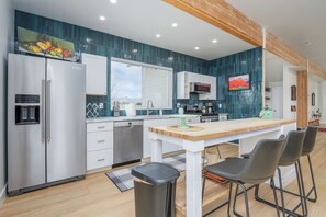 Fridge, microwave, oven, stovetop - Newly renovated Barnhouse on 13 acres brings you a modern feel to your retreat. (Grand Junction)