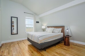 3 Schlafzimmer, Schreibtisch, Bügeleisen/Bügelbrett, Reisekinderbett