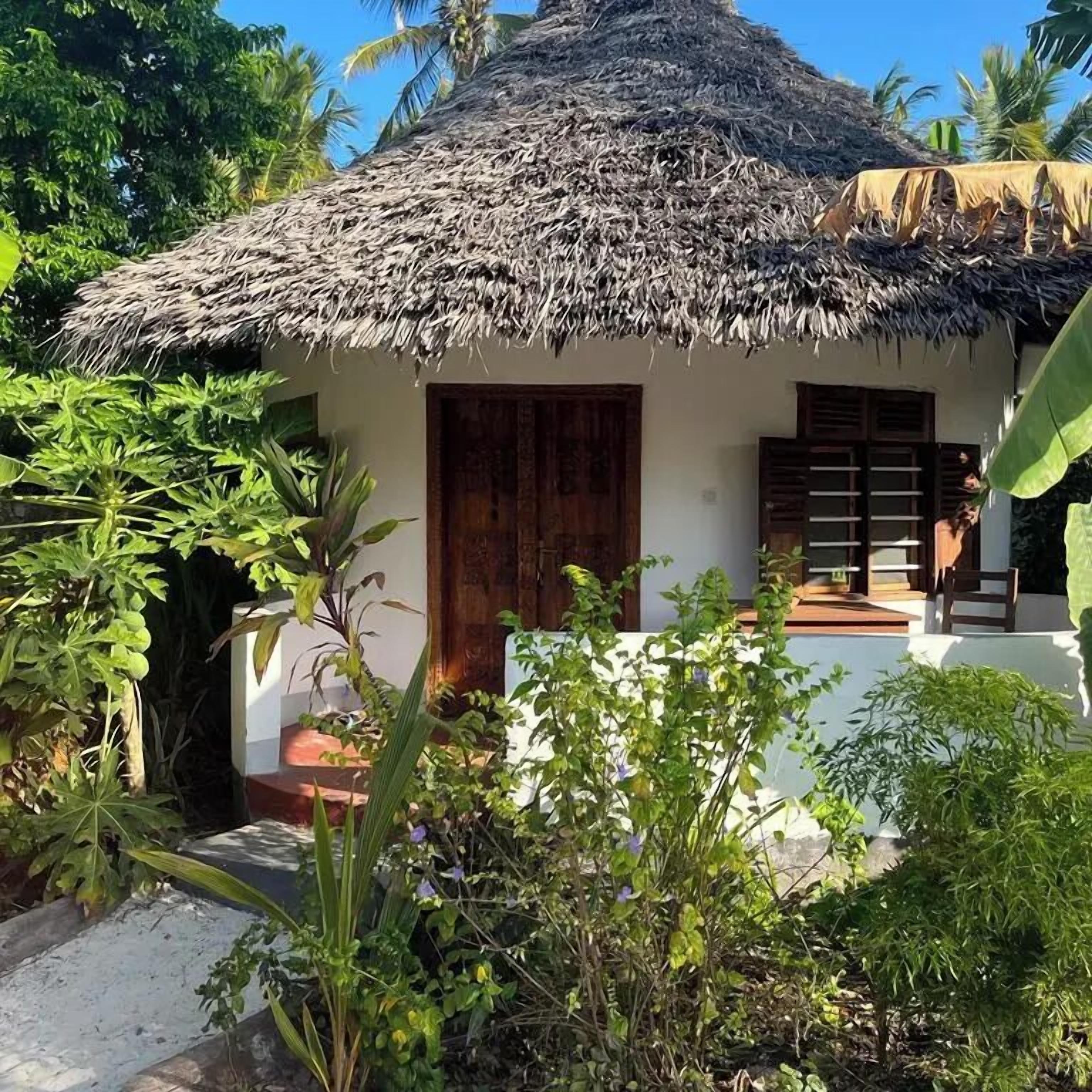 经济双人房或双床房 | 笔记本电脑工作区、床单