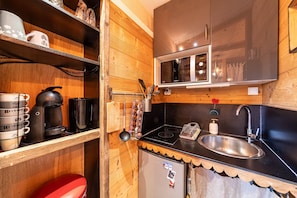 Fridge, microwave, dishwasher, coffee/tea maker