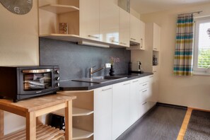 雪櫃、微波爐、焗爐、洗碗機