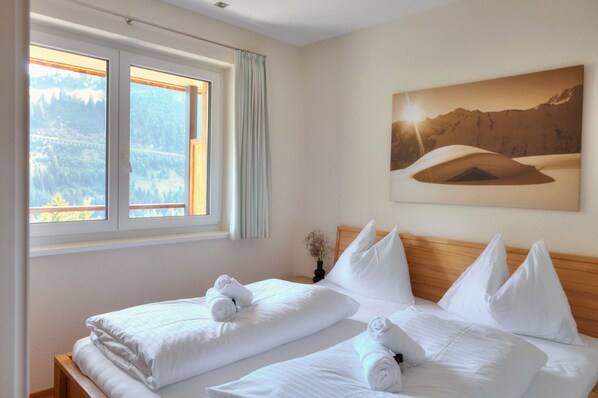 2 bedrooms, iron/ironing board, free WiFi, bed sheets