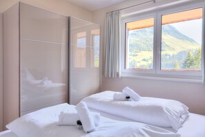 2 dormitoris, planxa i posts de planxar, wifi gratuïta i roba de llit 