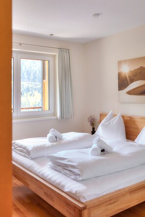 2 dormitoris, planxa i posts de planxar, wifi gratuïta i roba de llit