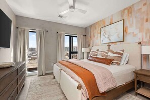 4 habitaciones, tabla de planchar con plancha y cuna de viaje