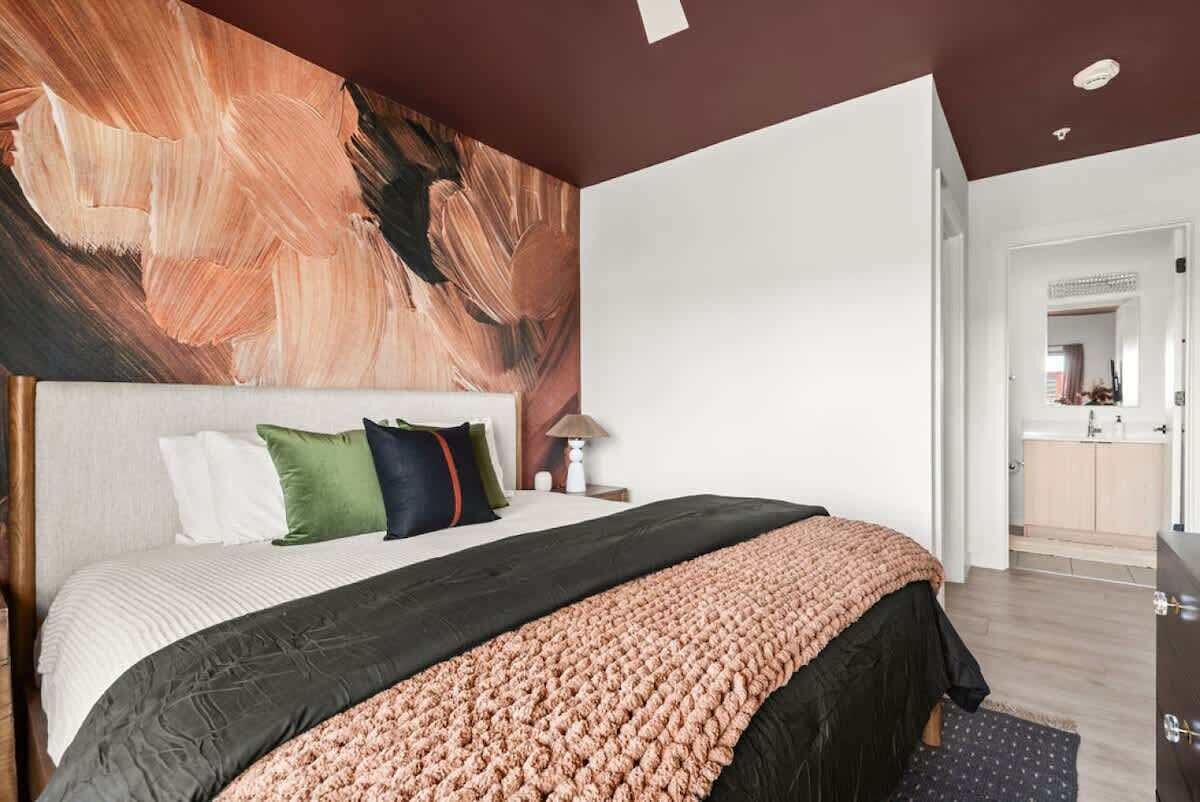 4 bedrooms, iron/ironing board, travel crib, free WiFi