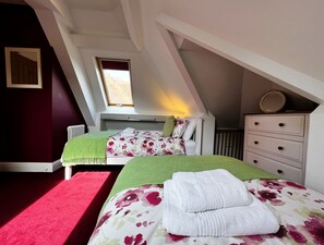 2 bedrooms, iron/ironing board, travel crib, free WiFi - 6 Shanklin Manor (Shanklin)