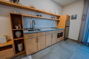 冷蔵庫、電子レンジ、コンロ、コーヒー / ティーメーカー