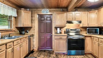 Cabin, Multiple Beds, Hot Tub | Private kitchen | Fridge, microwave, oven, stovetop